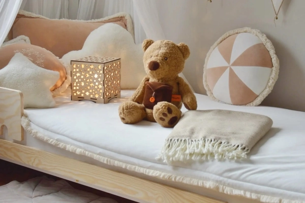 Bezpieczne składanie łóżeczka dziecięcego – przewodnik